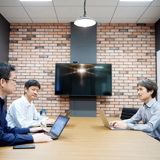 【自社サービス×フロントエンジニア】ECサイト構築プラットフォームの開発を担うフロントエンジニアを募集！／リモート勤務可