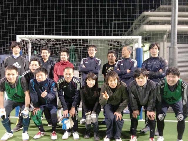 就業時間外には、社長の江川氏自ら幹事を行う「47都道府県美味いものツアー」を月１度のペースで実施。そして、四半期に一度のペースで取引先の企業様も含めたフットサルを行い、社内外での交流を行う。 