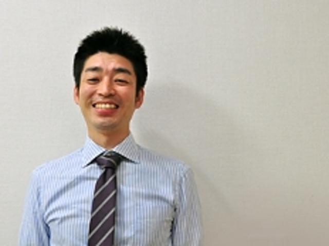 全体の指揮をとるコンサルタント、アクセス解析チーム、内部修正チーム、サポートチームの4人体制でクライアントを支援する。