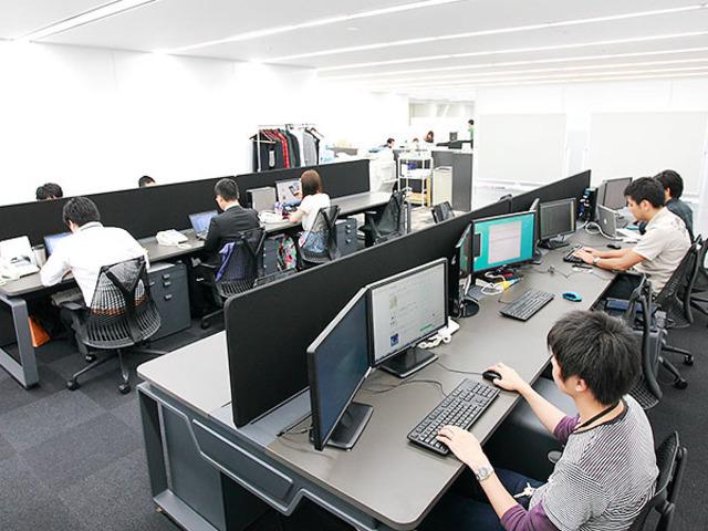 執務室の様子。社員同士のコミュニケーションも多いという。