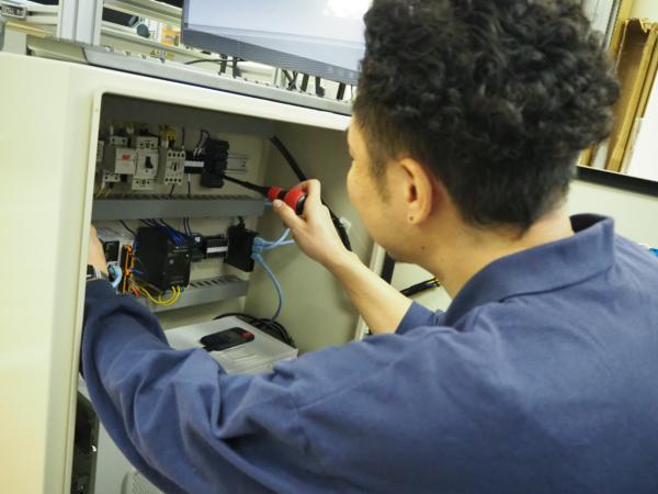 募集している求人：ハードウェアエンジニア（電気制御設計・機械設計）