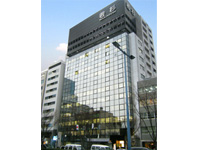 JR天満宮駅から至近にある<br />ビルにオフィスを構える。