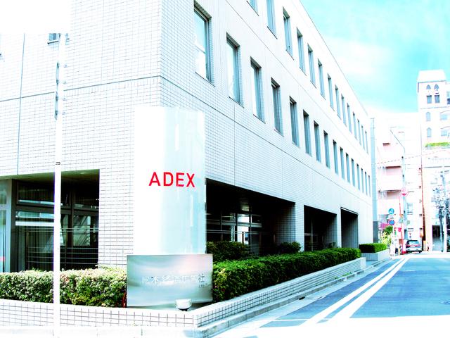 オフィスは4路線使用できる好立地！周りにはおいしいお店がたくさん。ランチタイムが楽しみです。