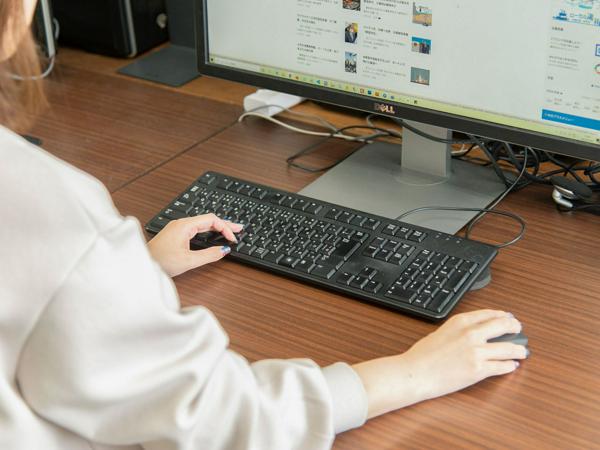 募集している求人：HTMLコーダー、マークアップエンジニア、WEBデザイナー（いずれか１名）