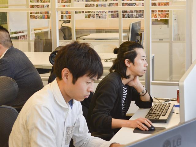 仕事は18時に終わらせ、飲みを含めた社外の人との交流や、セミナーへの参加などの自己啓発を大事にする。