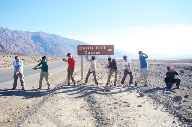 【社員旅行】
昨年の社員旅行時の写真です。
ラスベガスへ３泊５日で行きました。
現地では自由行動です！
仲間内でツアーやゴルフ・買い物など自由に楽しみました。