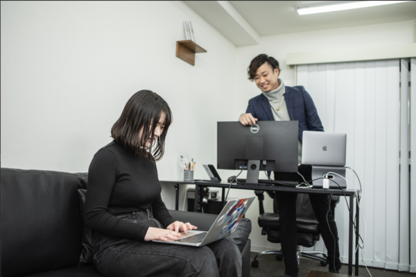 募集している求人：フレックス/少数精鋭のベンチャーならではの “自由度の高さ”が自慢の会社で自社開発のマーケティング募集！