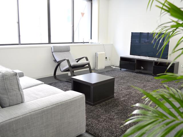 2014年春に東京コンテンツインキュベーションセンターから秋葉原に移転した同社。
社内には大型のテレビを設置し、ゲームをしたり映画も見る予定だ。