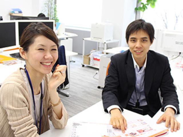 プログラマーとデザイナーの打ち合わせ風景