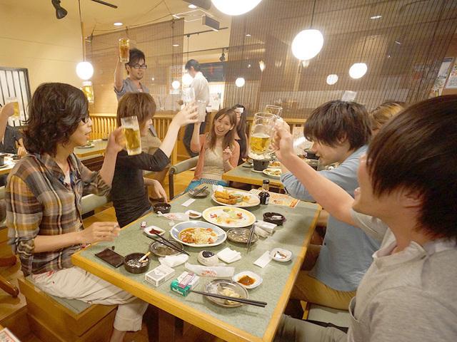 昼休みや週末にも集まってパチンコに行ってしまうほど、パチンコ好き且つ仲の良い同社。オンオフ問わず、コミュニケーションが活発にかわされている