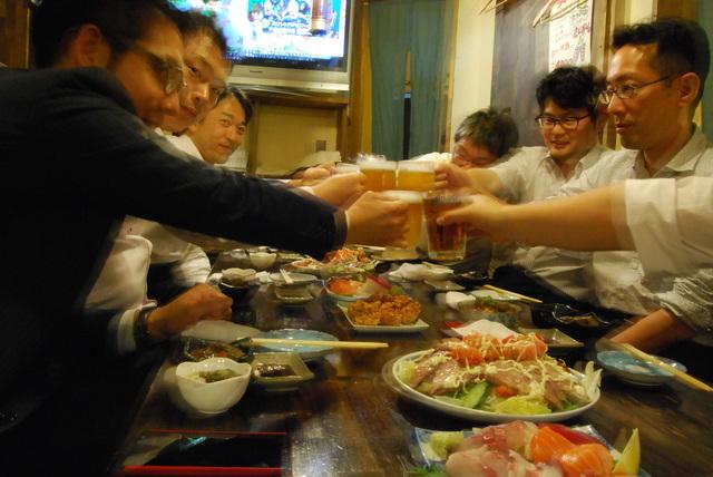 社員会後の懇親会の様子。この気さくさが、お客様先で生きてきます。