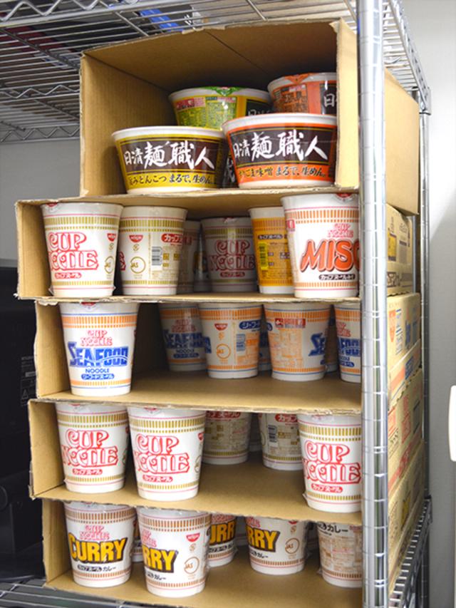 社内には飲み物、ウォーターサーバー、お菓子、カップラーメンが全額会社負担で提供されている。