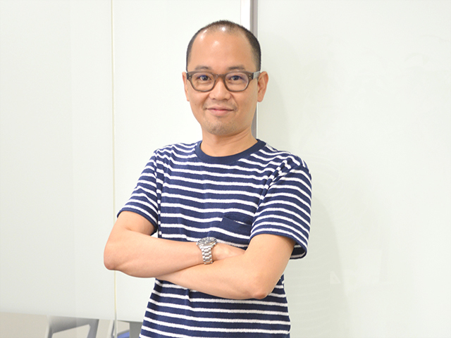 日本と中国のビジネス開発を担当するビジネスディレクター上田善行氏。アパレルからITと異色の転職歴の持ち主。