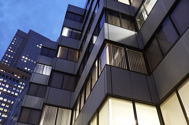 溜池山王駅からすぐの、このビルの２Fがオフィスとなっています。