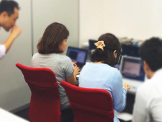 上司や先輩社員からの座学研修もあり、一からいろいろな技術を学んでいけることも弊社の魅力のひとつです。