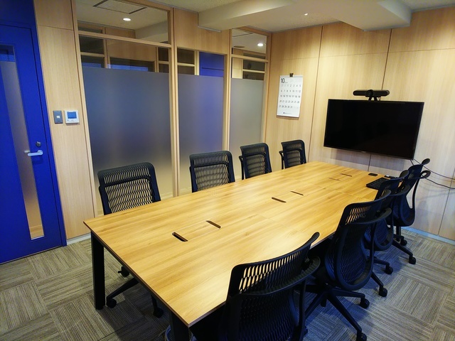 北海道支店のミーティングルーム。エンジニアと一緒に今後の展開を考え、事業を成長させていくことを大切にしている。